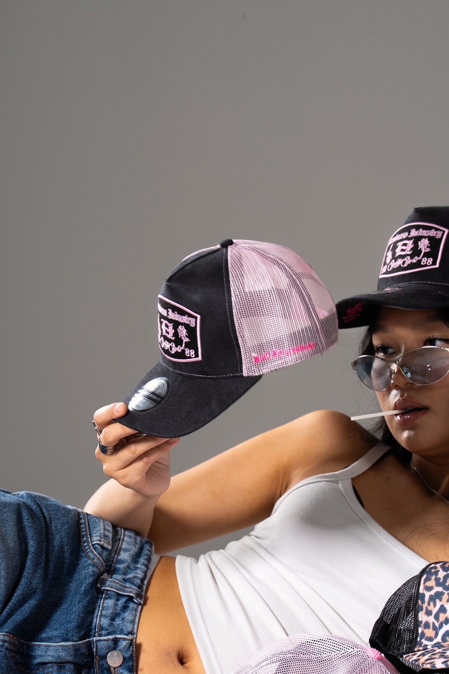 Black n roses gamuza trucker